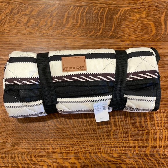 Maurice’s stadium blanket. New! Opened just for photos. Roughly 59”x49” (5x4ish) - Picture 1 of 3